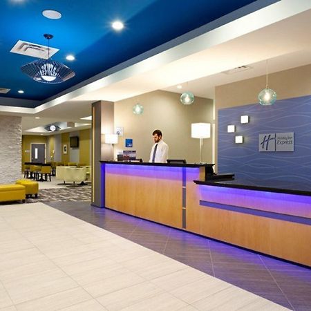 Holiday Inn Express And Suites Batavia By Ihg Buitenkant foto